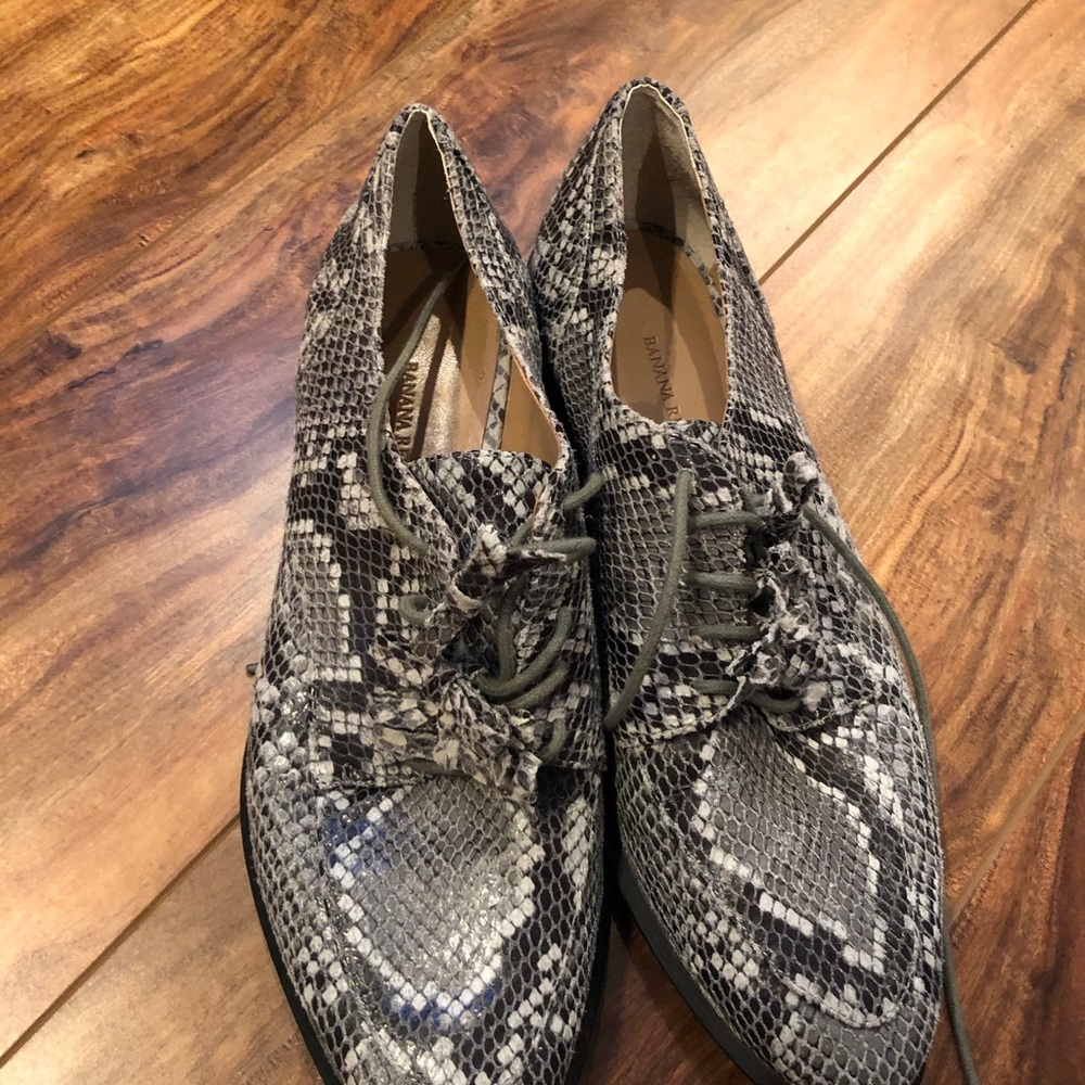 Banana Republic Python Print Leather Loafers Sz 8 - image 2